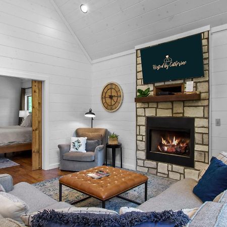 Stunning Luxury Cabin W Hot Tub And Fire Pit Holy Shiplap Is Perfect Romantic Couples Getaway Broken Bow Ngoại thất bức ảnh